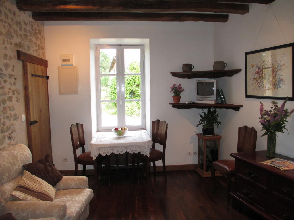 Chez Tartaud Villa Lathus St Remy ภายนอก รูปภาพ