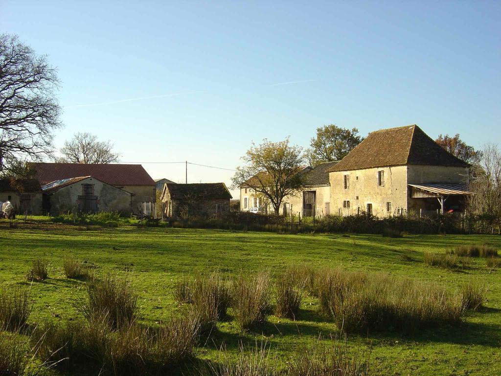 Chez Tartaud Villa Lathus St Remy ภายนอก รูปภาพ